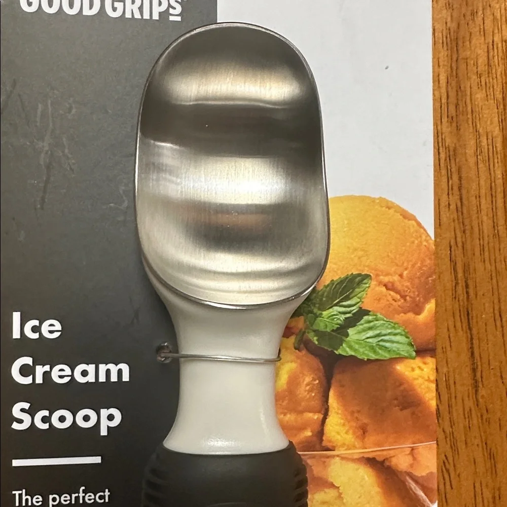 OXO Good Grips Ice Cream Scoop - Black and Stainless Steel with white. NWT